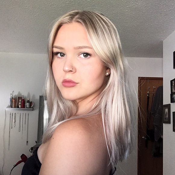 Meet your Posher, Cher - Picture 1 of 4